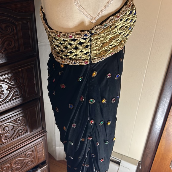 David Fielden Black and Jeweled short Evening Dress. Size 8. - Picture 7 of 10